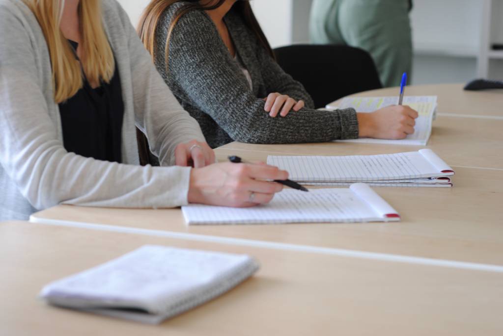 Top des meilleures écoles de commerce en alternance : classement et guide 2026